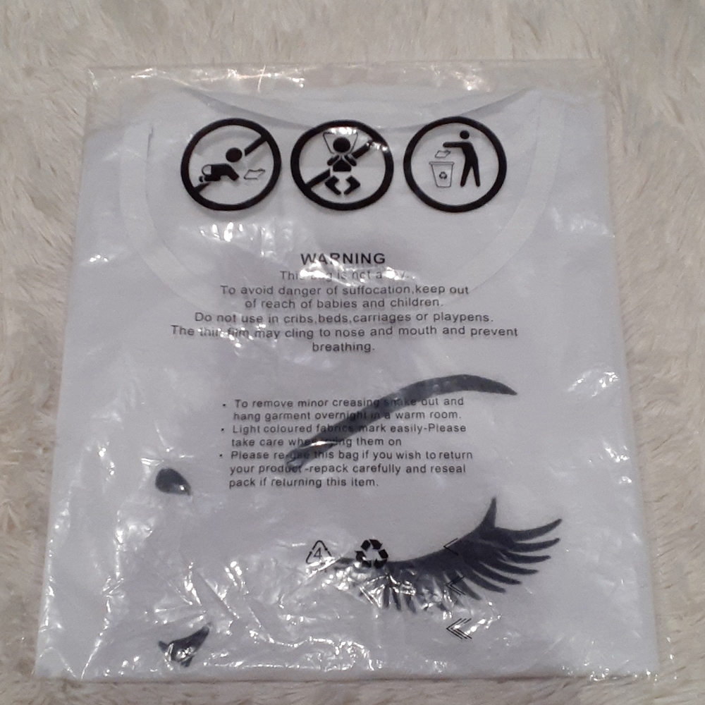 NEW Casual Face print tshirt (medium) - Picture 4 of 4